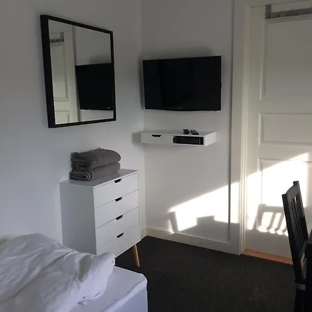 Alojamento de Acomodação e Pequeno-almoço Close But Quiet