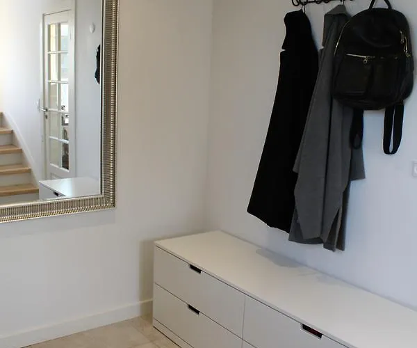 Close But Quiet Couette-café